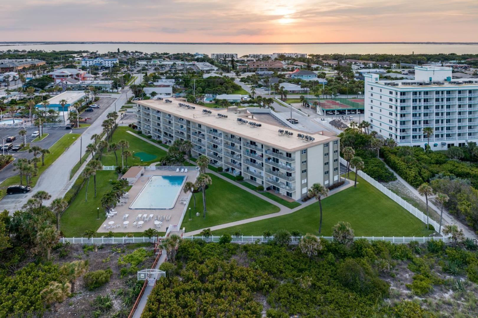 Cocoa Beach Towers Extérieur photo