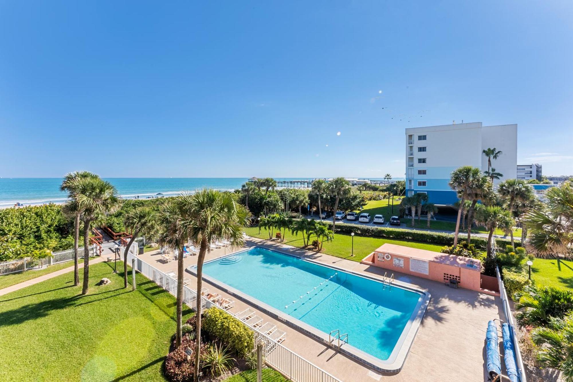 Cocoa Beach Towers Extérieur photo